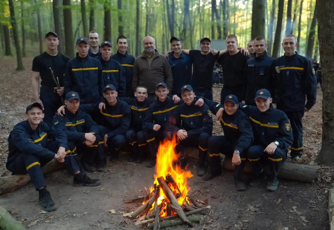 На відповідних локаціях курсові офіцери провели з вихованцями різноманітні активності, серед яких: рухливі ігри з м'ячем, перетягування канату між командами, страйкбольний тир, естафетні забави та ін.