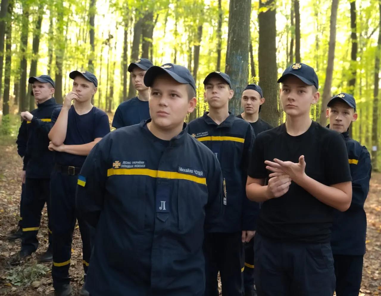 На відповідних локаціях курсові офіцери провели з вихованцями різноманітні активності, серед яких: рухливі ігри з м'ячем, перетягування канату між командами, страйкбольний тир, естафетні забави та ін.