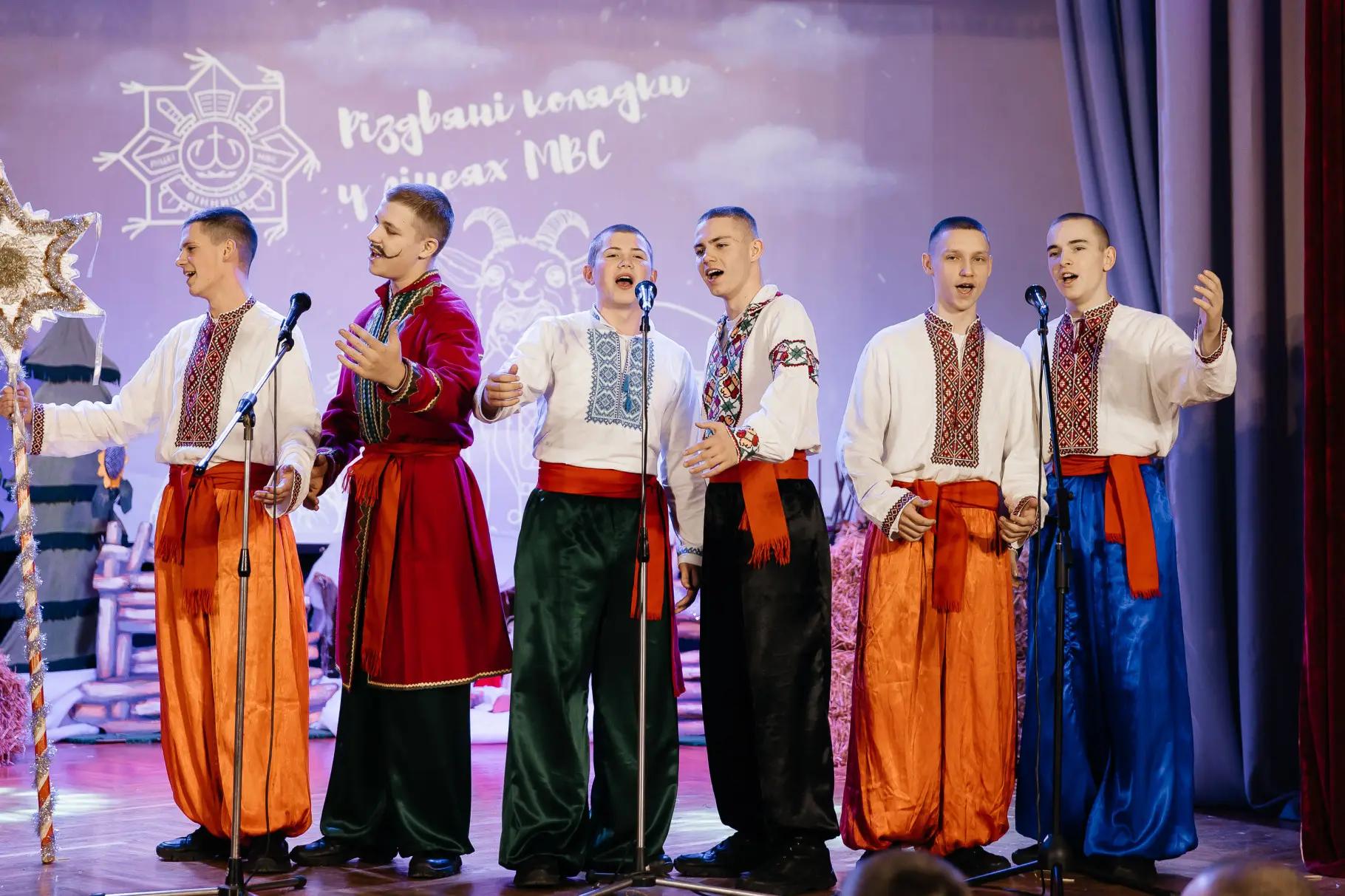 На честь Різдва провели у нашому ліцеї Конкурс різдвяних колядок з головною ведучою - Тіною Кароль