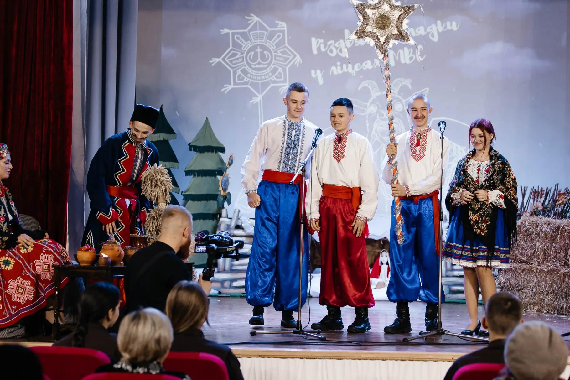 На честь Різдва провели у нашому ліцеї Конкурс різдвяних колядок з головною ведучою - Тіною Кароль