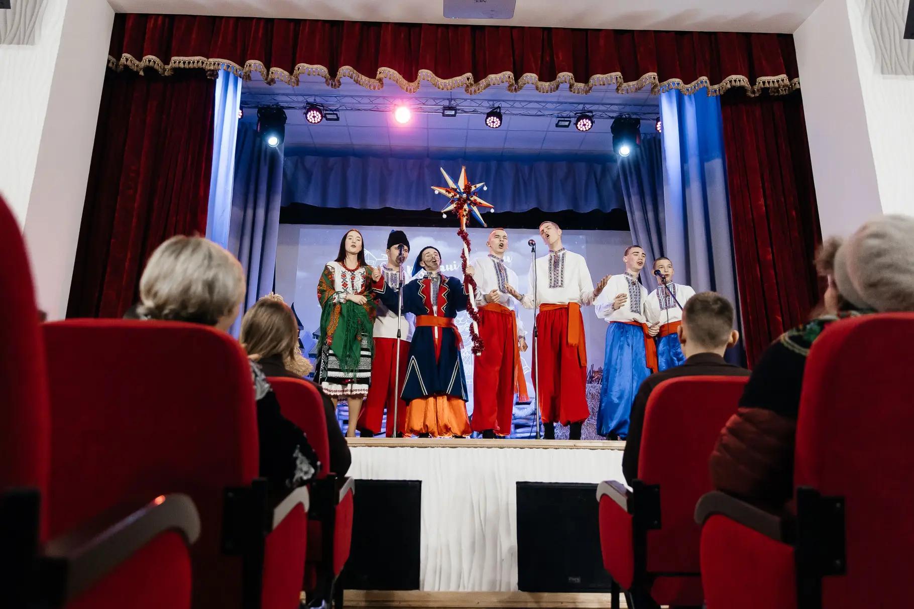 На честь Різдва провели у нашому ліцеї Конкурс різдвяних колядок з головною ведучою - Тіною Кароль