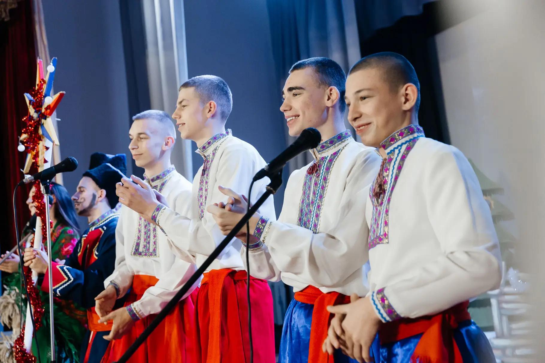 На честь Різдва провели у нашому ліцеї Конкурс різдвяних колядок з головною ведучою - Тіною Кароль