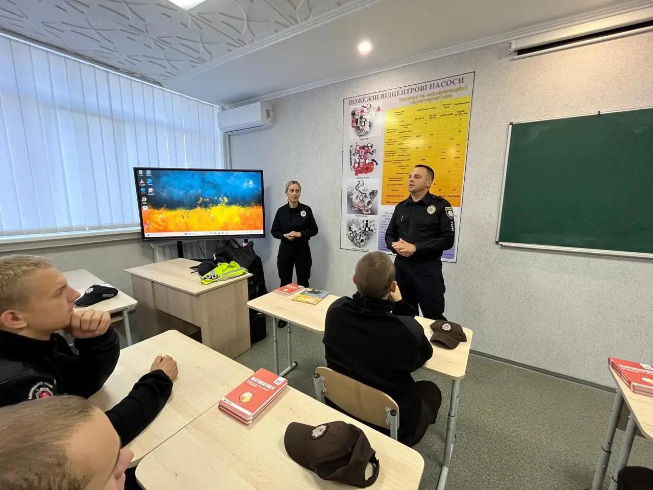 Патрульна поліція відкрита для молоді