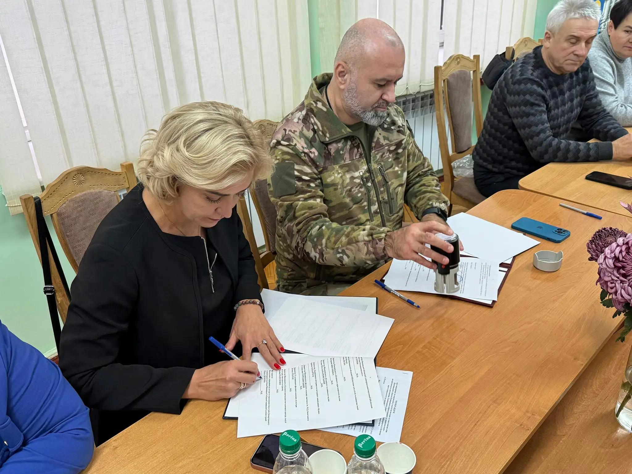 Днями у Вінницькій обласній універсальній науковій бібліотеці імені В. Отамановського відбулося підписання Меморандуму про співпрацю та взаємодію у галузі культури та мистецтв між нашим ліцеєм та закладами культури та мистецтв обласного підпорядкування