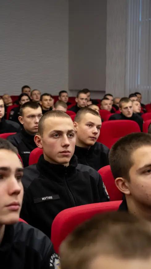 Надія Щусь — завідувачка Бібліотека-філія 11 ВМ ЦБС, яка завітала до Ліцею МВС у дні пам’яті жертв Голодомору
