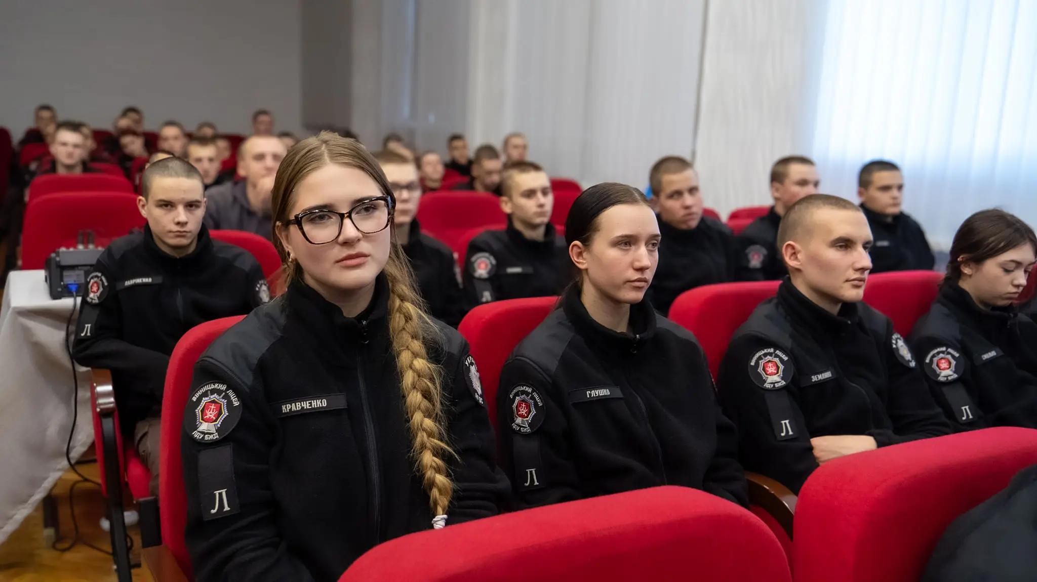 Надія Щусь — завідувачка Бібліотека-філія 11 ВМ ЦБС, яка завітала до Ліцею МВС у дні пам’яті жертв Голодомору