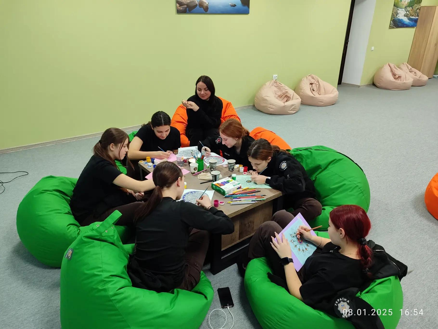 Практичний психолог Діана Рекало провела арт-терапевтичне заняття