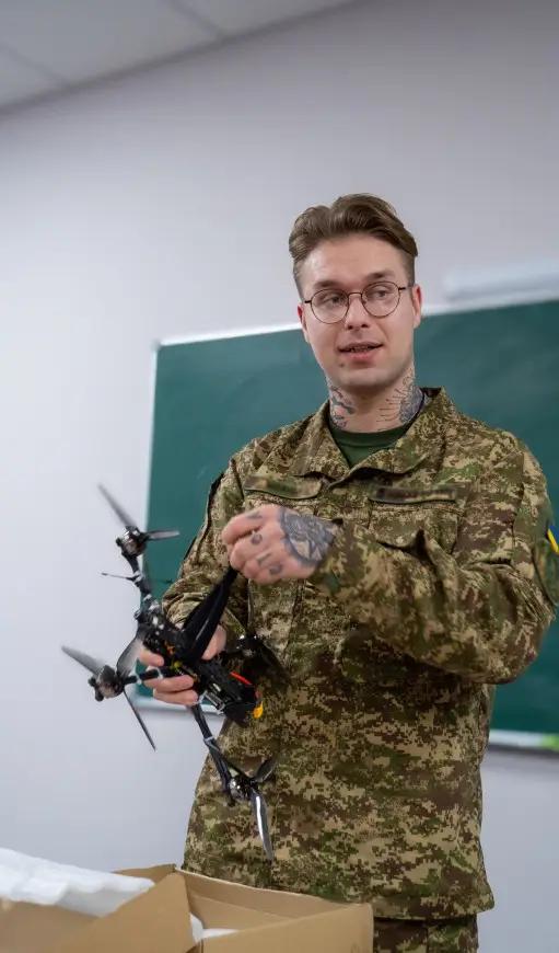 Представниками навчального центру Національної академії Національної гвардії України для наших ліцеїстів проведено ряд занять військово-патріотичного спрямування та викликів сьогодення