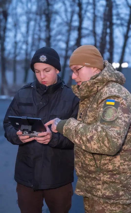 Представниками навчального центру Національної академії Національної гвардії України для наших ліцеїстів проведено ряд занять військово-патріотичного спрямування та викликів сьогодення