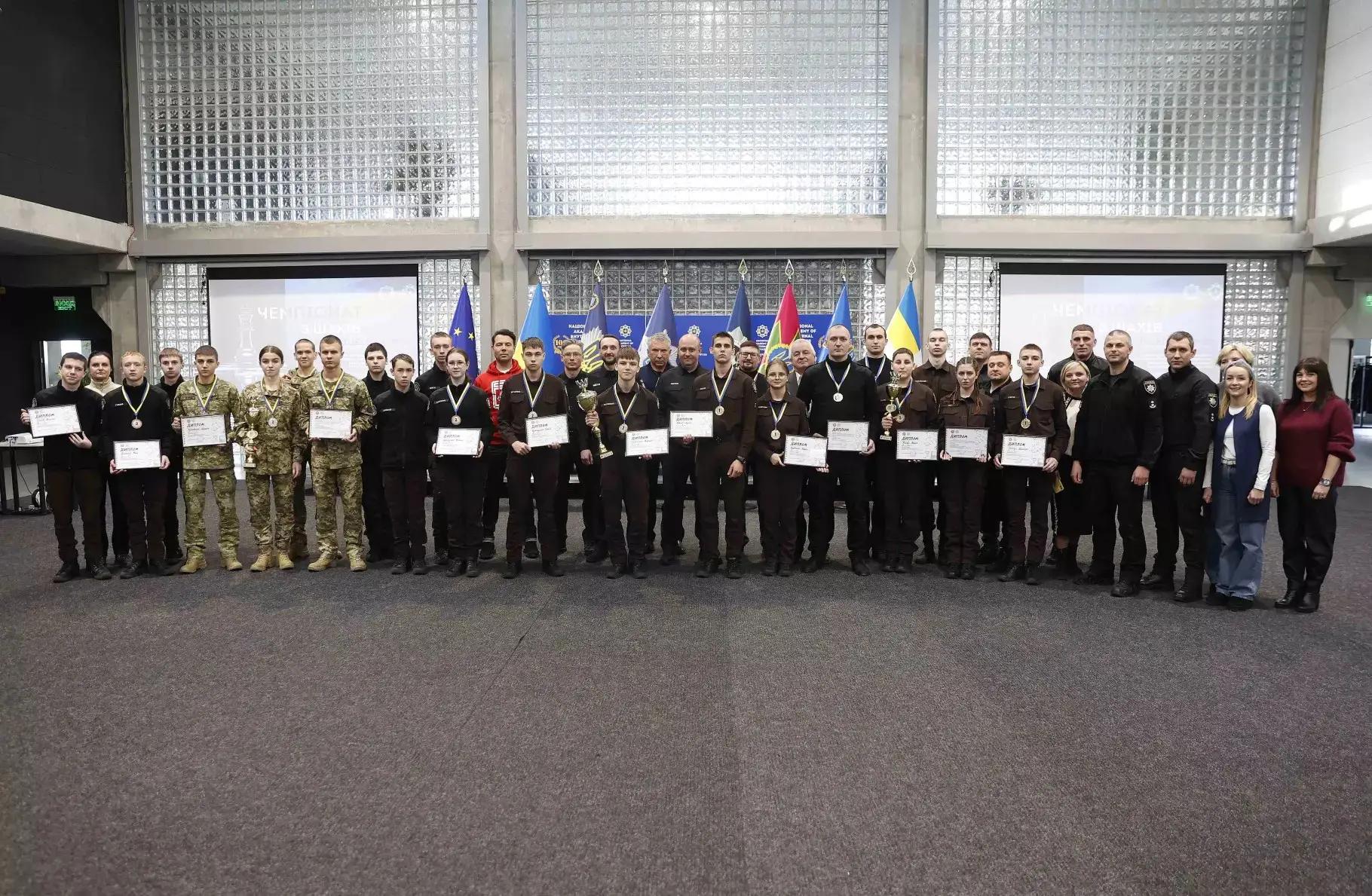Загальне фото з чемпіонату по шахматам