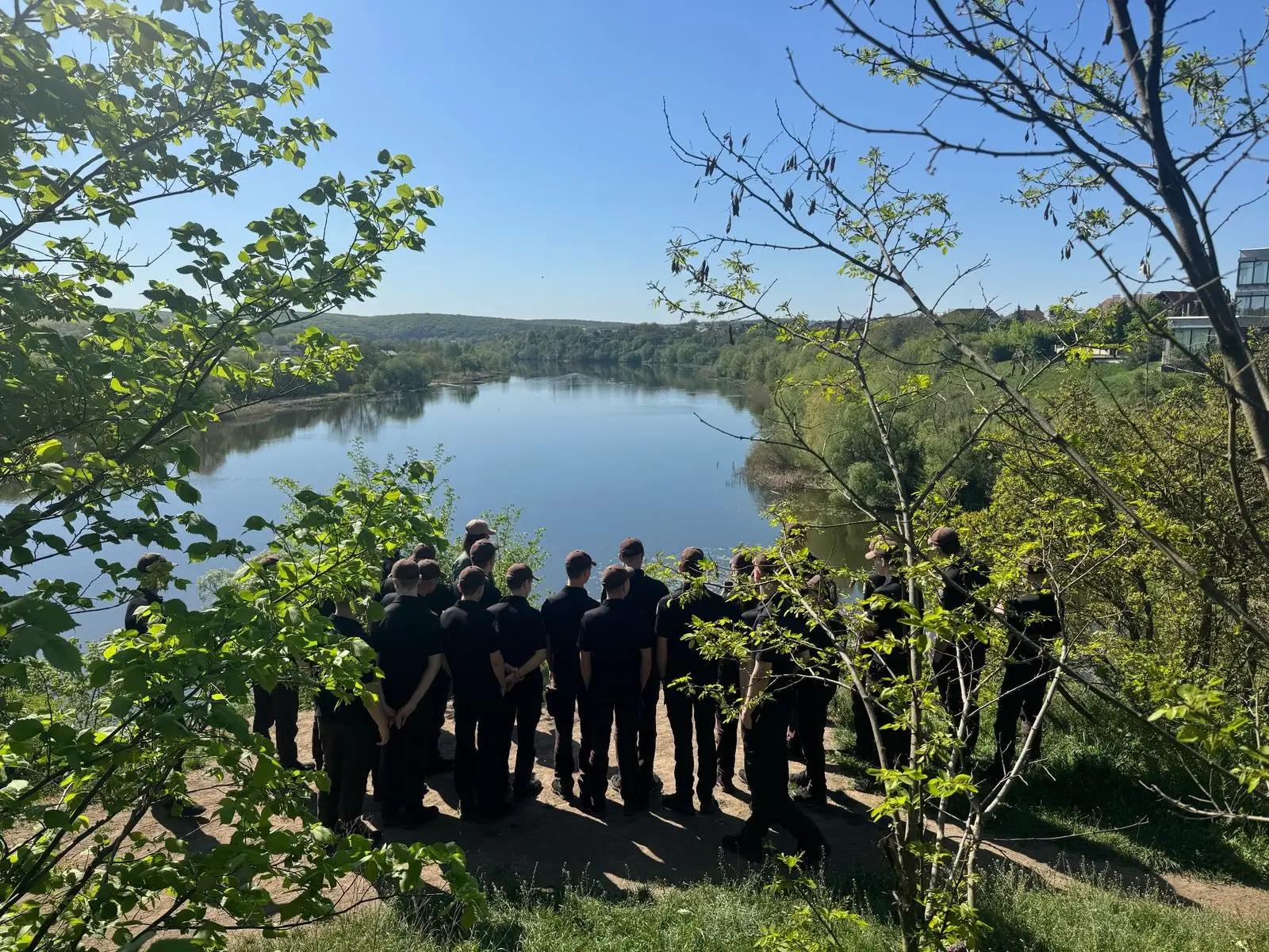 Ліцеїсти під час уроку-реконструкції, присвяченого подіям Другої світової війни у Вінниці