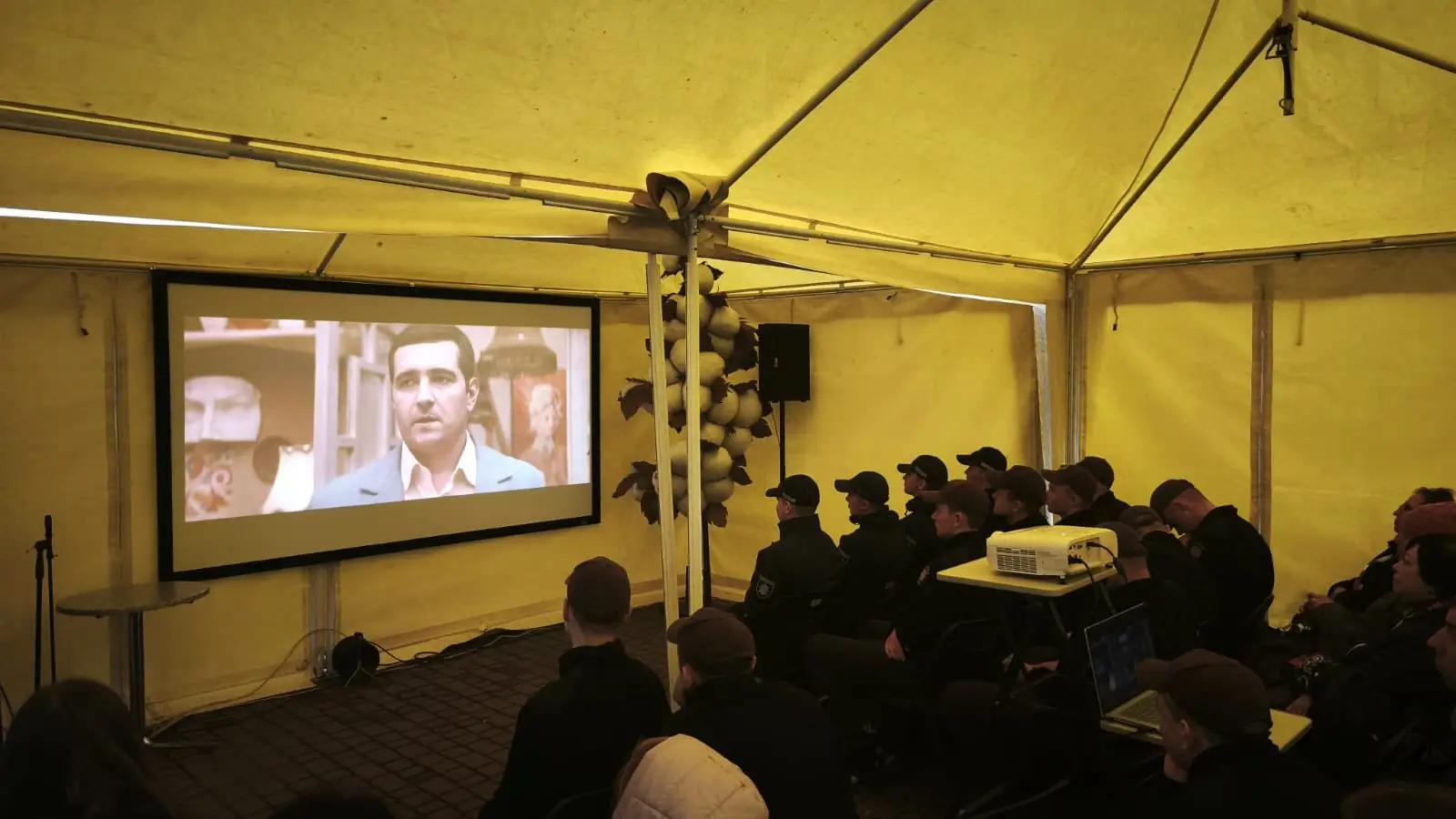 Ліцеїсти Вінницького ліцею на книжковому фестивалі VinBookFest 2025 біля вежі Артинова у Вінниці