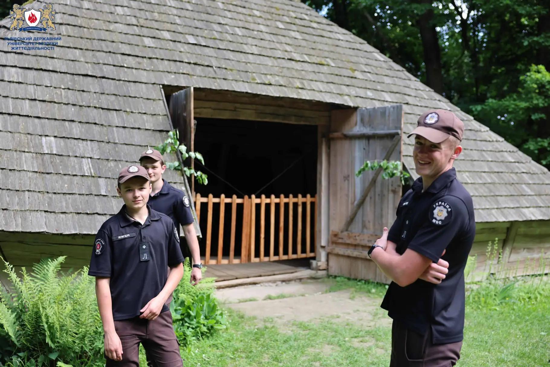 Вихованці Вінницького ліцею МВС під час екскурсії навчальними комплексами Львівського державного університету безпеки життєдіяльності