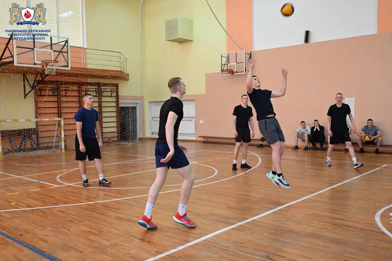 Вихованці Вінницького ліцею МВС під час екскурсії навчальними комплексами Львівського державного університету безпеки життєдіяльності